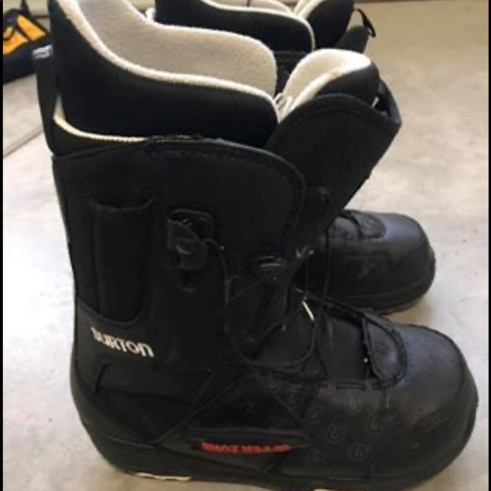 Men’s Burton snowboarding boots (size 7.5)